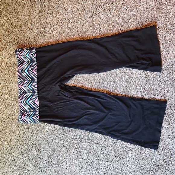 No Boundaries | Neon Fold Over Crops - Picture 8 of 9